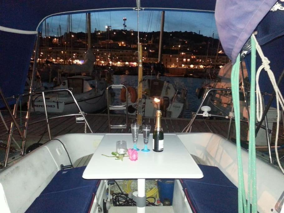 Nuitee A Bord De Danilou Un Voilier De 9.50M Hotel Sète Kültér fotó